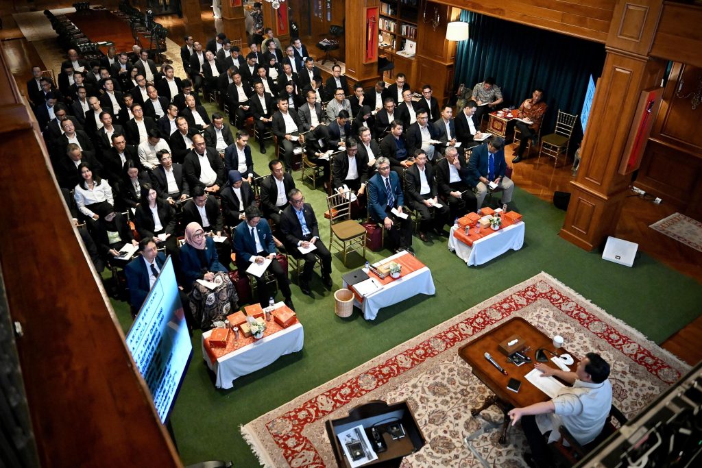 Prabowo Ajak Profesional Muda Berdiskusi Soal Ekonomi Global dan Kepemimpinan Masa Depan 1 1433WhatsApp Image 2025 07 27 at 8.02.41 AM
