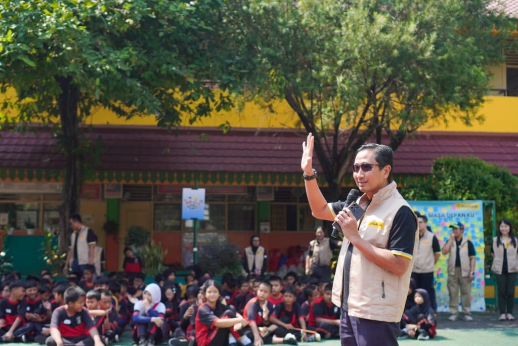 Foto 1 CashVille Kidz Goes to School