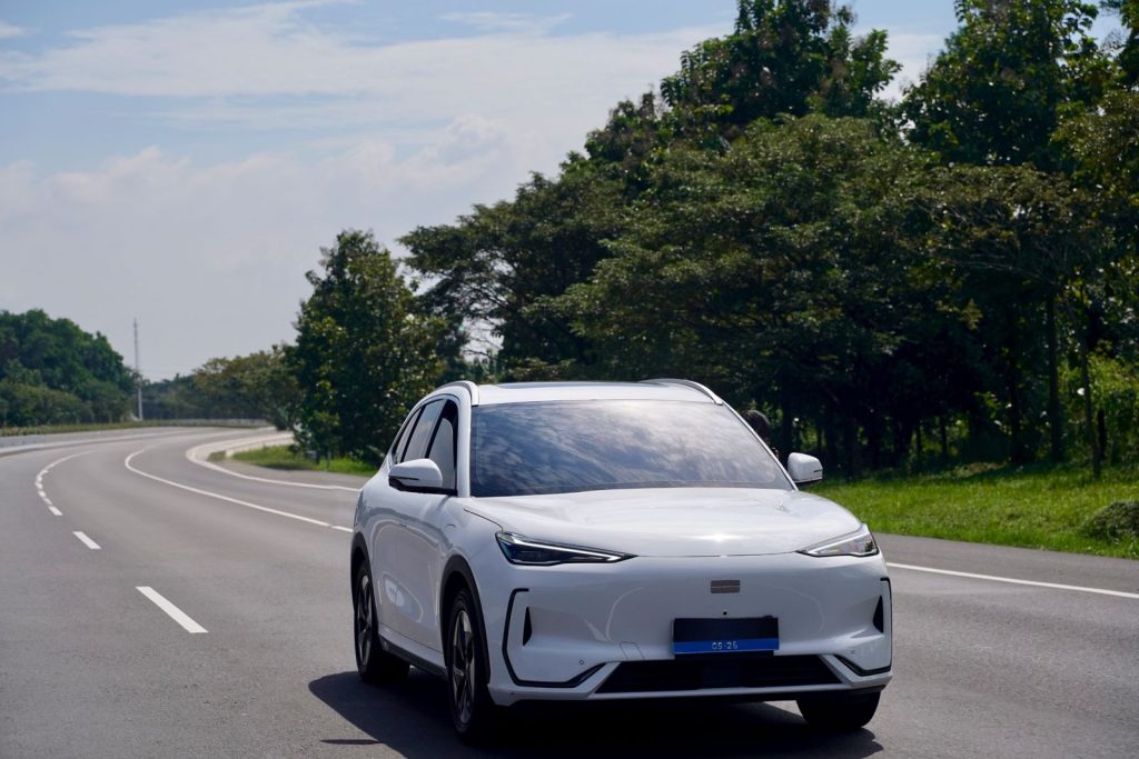 Geely EX5 Jadi Pilihan Konsumen, Ini Tips Sebelum Beli Mobil Listrik Pertama 1 Foto 1 Geely EX5 hadir sebagai solusi mobilitas cerdas dan ramah lingkungan yang menggabungkan desain modern dengan efisiensi energi untuk gaya hidup berkelanjutan