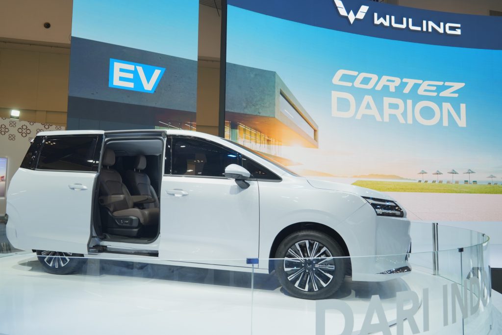 Wuling Cortez Darion, MPV Listrik Keluarga Terbaru Debut Global di GIIAS 2025 2 Kenyamanan dalam mengakses kabin pada Wuling Cortez Darion dijawab dengan Autocomfort sliding door
