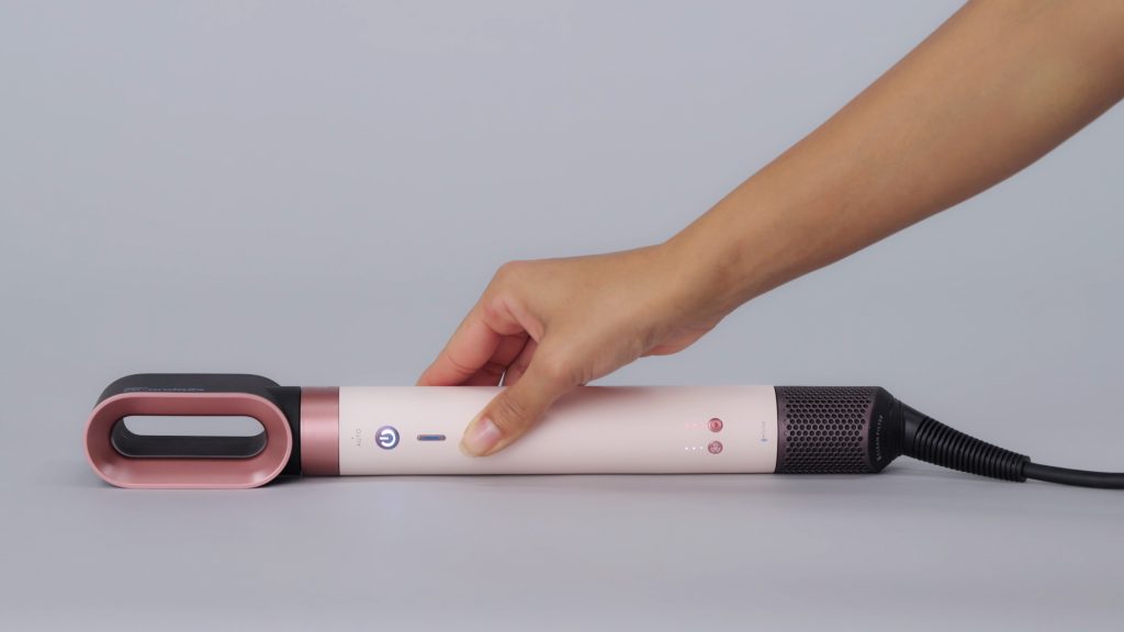 Dyson Hadirkan Airwrap Co-anda 2x™, Alat Styling Revolusioner untuk Semua Jenis Rambut 1 NFGU HS09 PPIDRODPL 124 RGB FilmStill DigitalONLY PauseDetect OnTable Hand A4 MIX