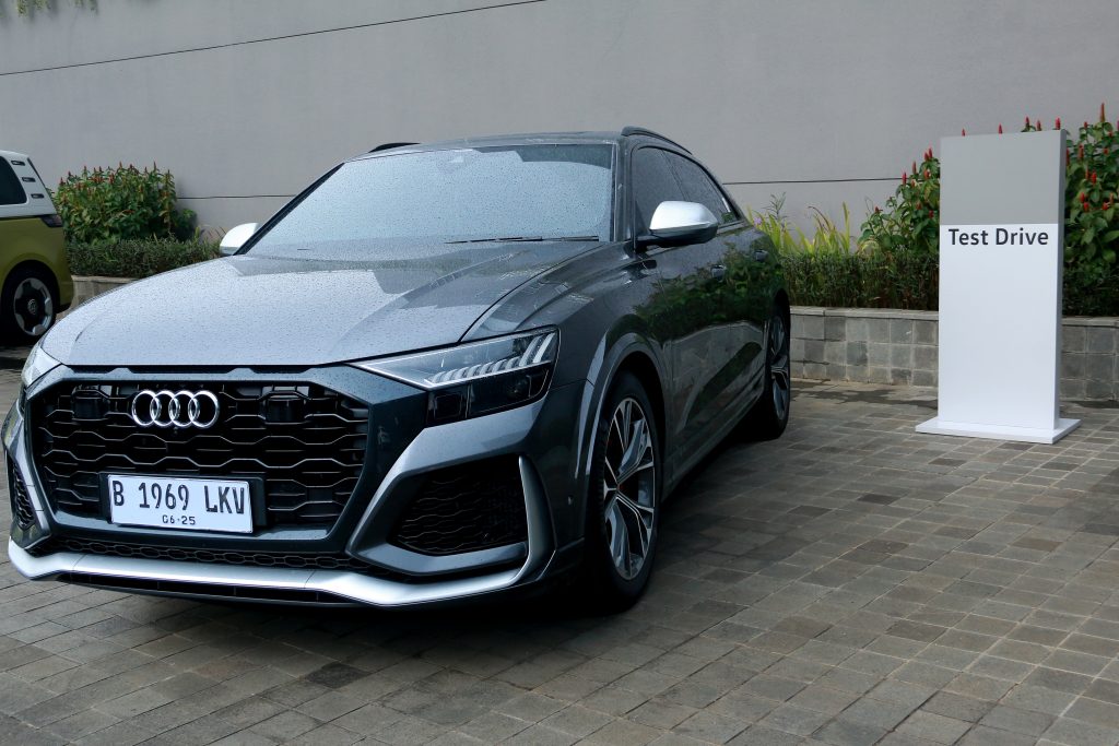 Audi Gelar Golf Clinic & Driving Experience untuk Tingkatkan Gaya Hidup Premium Konsumen 3 Pengunjung bisa mengikuti sesi test drive Audi Q8