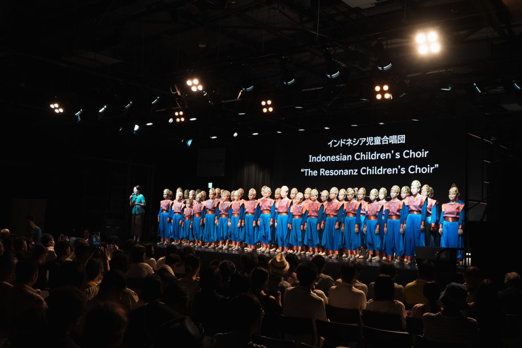 TRCC Tampil Memukau di Expo Osaka 2025, Harumkan Indonesia Lewat Harmoni Lagu Daerah dan Budaya Pop 1 The Resonanz Childrens Choir di World Expo 2025 3 2