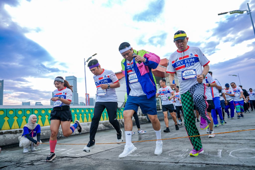 Transjakarta Sukses Gelar Jakarta Sky Fun Run 2025 Lari di Jalur Langit, Rayakan Nostalgia 80-an 1 WhatsApp Image 2025 07 07 at 11.22.56 1