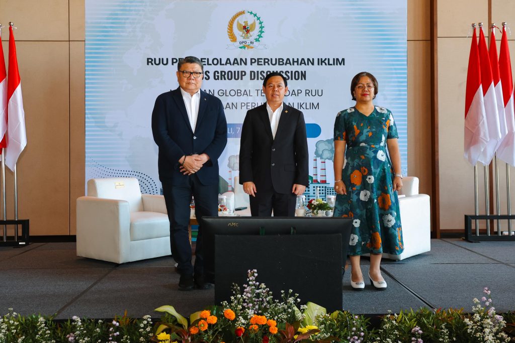 DPD RI Gelar FGD RUU Pengelolaan Perubahan Iklim, Tegaskan Komitmen terhadap Paris Agreement dan SDGs 4 WhatsApp Image 2025 07 07 at 17.44.02