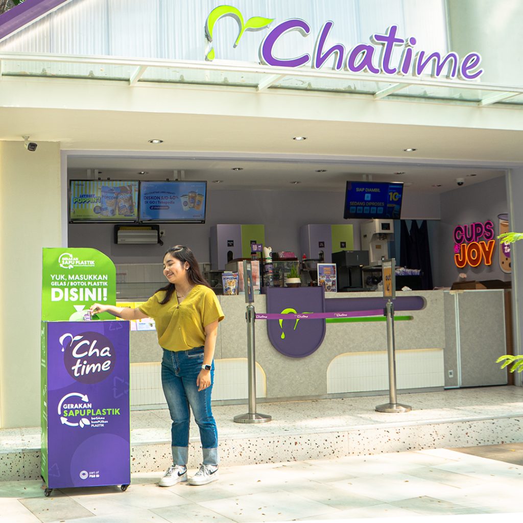 Bawa Cup Chatime Bekas, Dapat Diskon 20%! Gerakan Daur Ulang Plastik Ini Bikin Generasi Muda Ikut Aksi Hijau 1 1 Dropbox Gerakan SAPU PLASTIK Tersedia di 20 Gerai Chatime Area Jakarta dan Tangerang