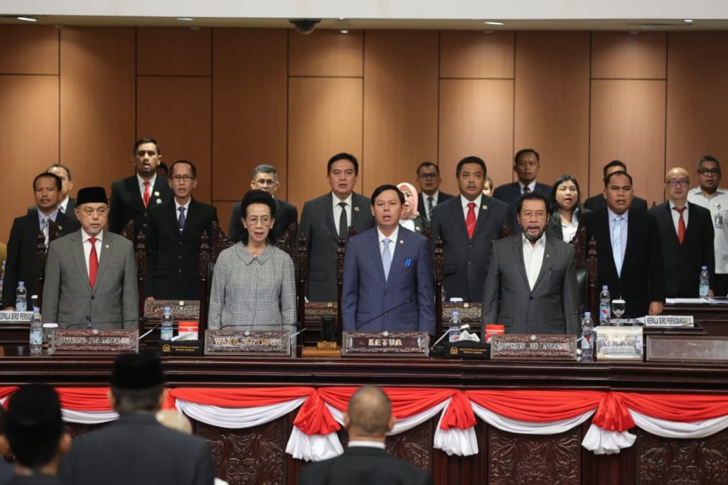 DPD RI Resmi Sahkan Pimpinan Baru Alat Kelengkapan 2025-2026, Ini Daftar Lengkapnya! 5 WhatsApp Image 2025 08 19 at 18.21.19