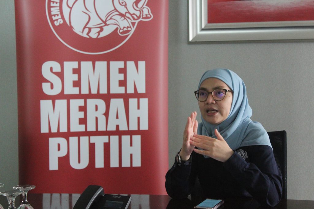 Microalgae dan Masa Depan Pembangunan Berkelanjutan 2 Nyiayu Chairunnikma Head of Marketing Semen Merah Putih PT Cemindo Gemilang Tbk