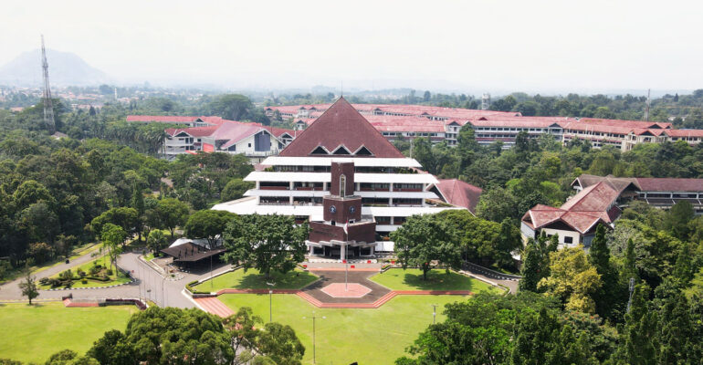 IPB University Lampaui Target Profesor Nasional: Apa Artinya? 1 ipb university miliki 353 profesor ini tiga fakultas dengan guru besar terbanyak 770x400 1