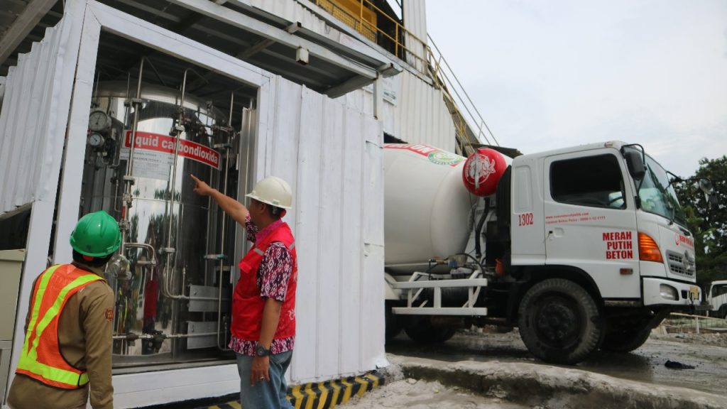 Carbon Injection Beton Merah Putih
