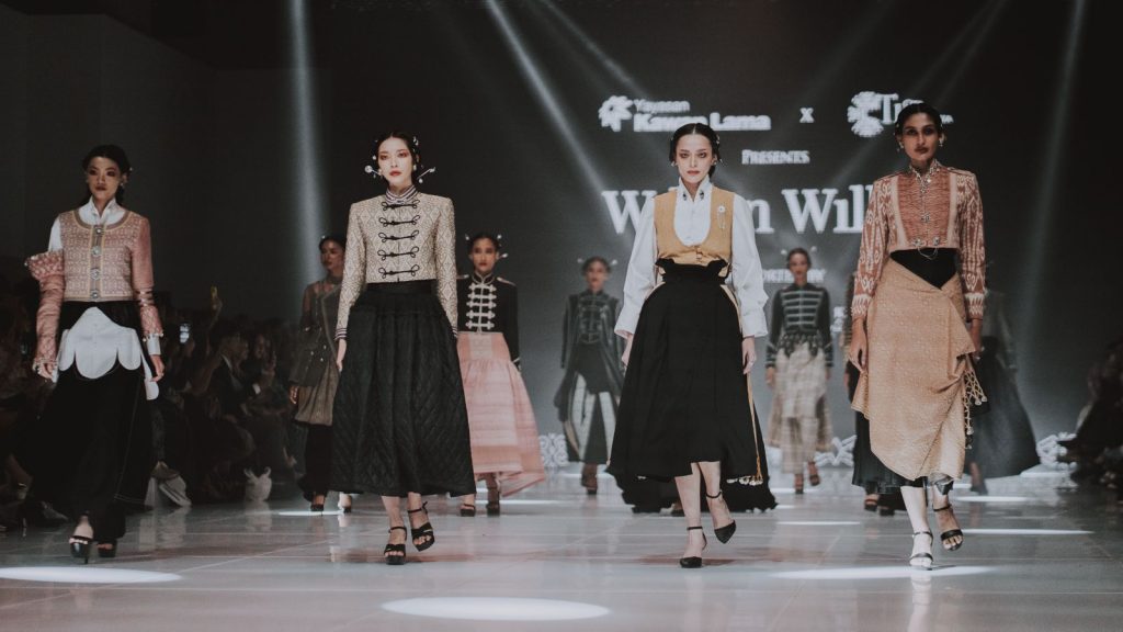 Dari Kapuas Hulu ke Jakarta Fashion Week 2026, Tenun Dayak Iban Menembus Panggung Nasional 4 Tenun Dayak Iban 1