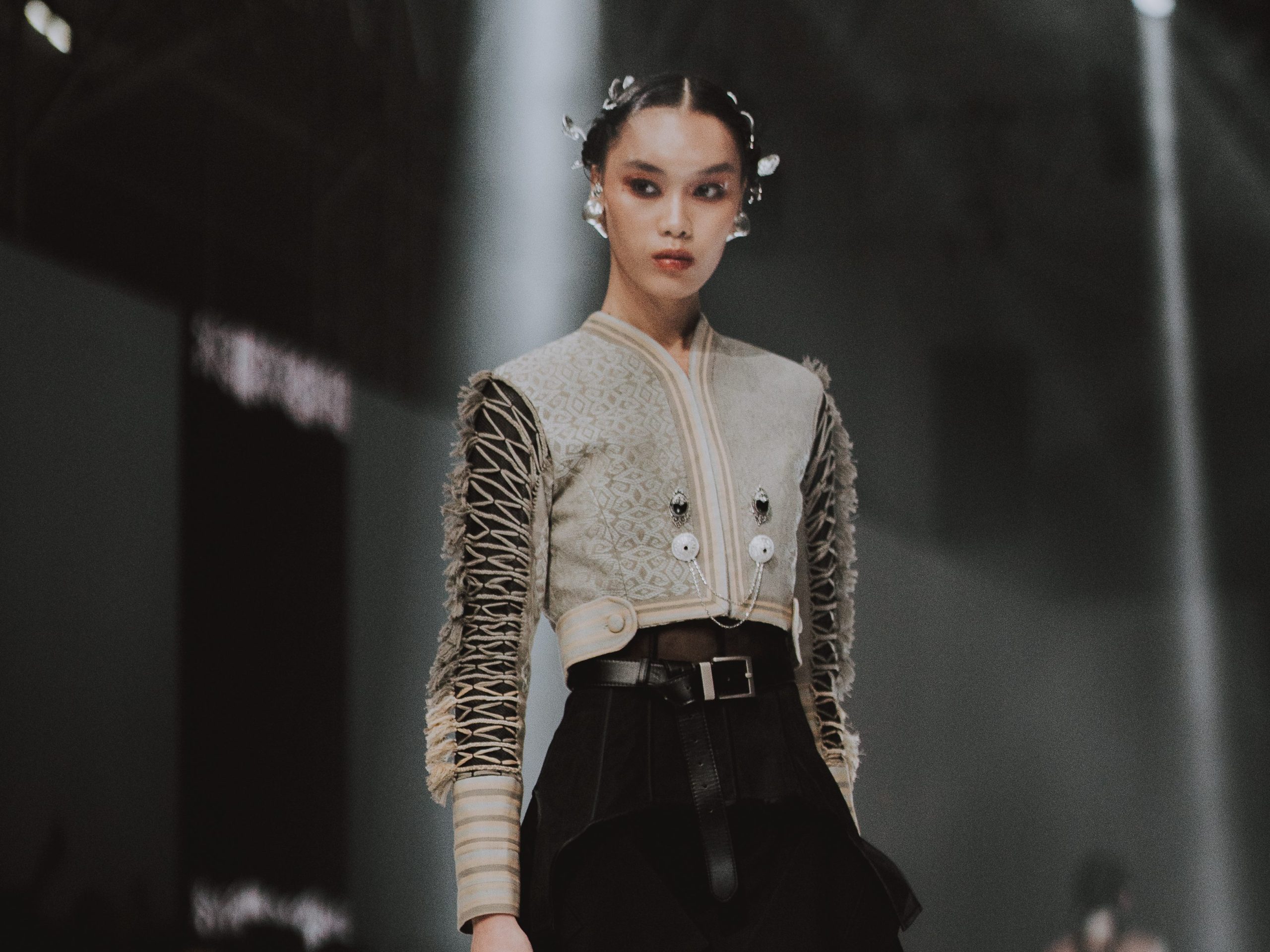 Dari Kapuas Hulu ke Jakarta Fashion Week 2026, Tenun Dayak Iban Menembus Panggung Nasional 2 Tenun Dayak Iban 7 edited scaled