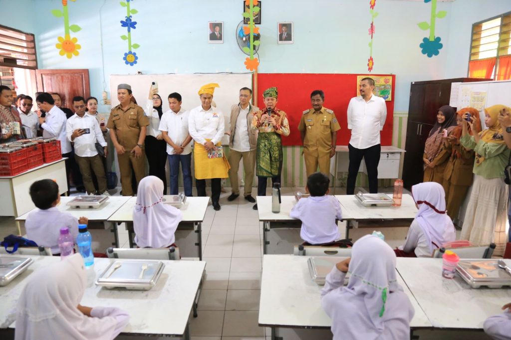 SPPG Binjai Diresmikan, Sultan Najamudin Ajak Semua Pihak Dukung Program MBG 4 WhatsApp Image 2025 10 13 at 13.45.22