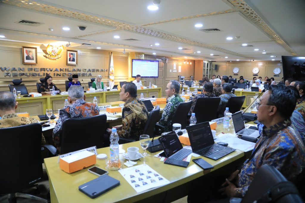 Komite IV DPD RI Tekankan Penguatan Stabilitas Keuangan dan Akselerasi Kredit UMKM dalam Rapat Kerja dengan BI dan OJK 2 IMG 20251117 WA0076