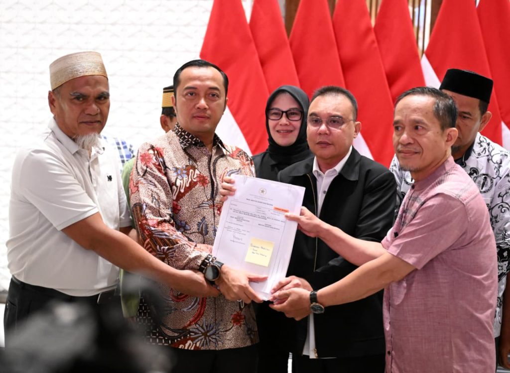 Dua Guru Luwu Utara Akhirnya Direhabilitasi Presiden Prabowo Setelah Lima Tahun Cari Keadilan 1 presidenri.go .id 13112025062650 691517ba4dac50.97705463