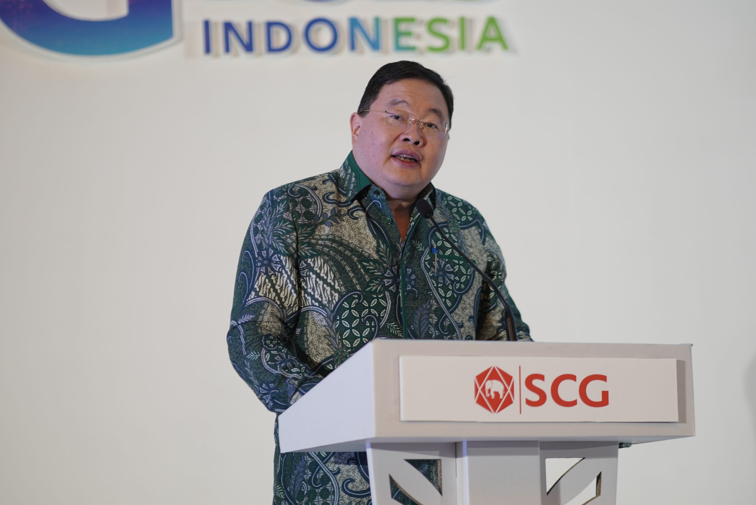 Foto 1 Thammasak Sethaudom President CEO SCG scaled