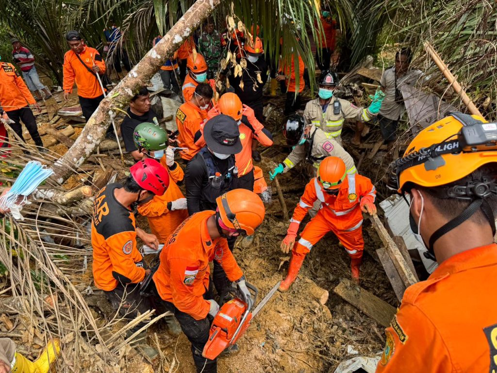 Tragedi Banjir Tapanuli Tengah: Fatieli Hulu Ditemukan Tak Bernyawa, Tim SAR Terus Menyisir 1 IMG 20251206 WA0022