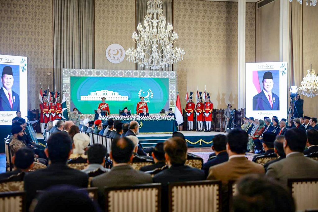 Prabowo Subianto Terima Nishan-e-Pakistan dan Bahas Kemitraan Bilateral dengan Presiden Zardari 1 IMG 20251210 WA0013