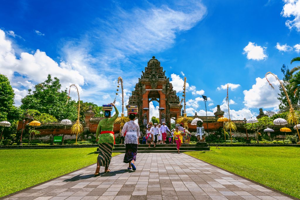 balinese people traditional clothes religious ceremony pura taman ayun temple bali indonesia