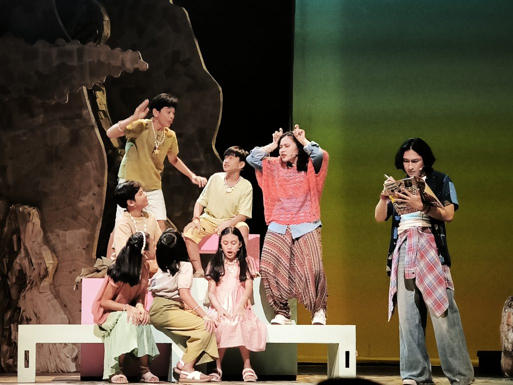 Panggung Megah dan Musik Emosional Jadi Kekuatan Utama Musikal Perahu KertasJakarta 1 1000026053