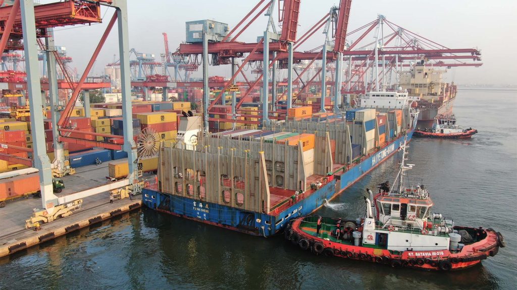 Proses Penyandaran MV Fu Hai Sheng di Terminal Operasi 3 Pelabuhan Tanjung Priok