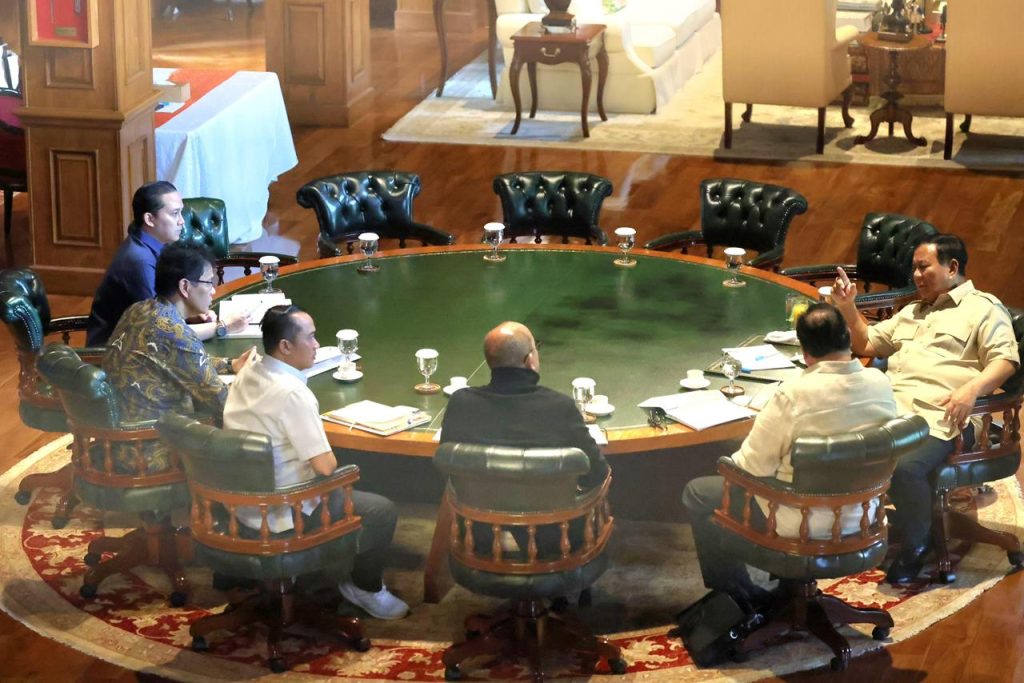 Prabowo Kumpulkan Menteri Ekonomi di Hambalang Bogor, Fokus Strategi Hadapi Perundingan Global 1 WhatsApp Image 2026 02 15 at 21.00.56 1