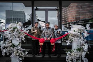 Perwakilan PT Garuda Mataram Motor dan Indomobil Dealership Group di Volkswagen Audi Pop Up Store 2