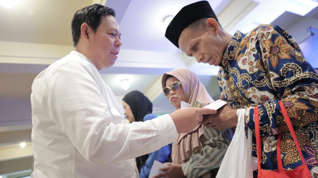 Sultan Bagikan THR untuk Tuna Netra, Dorong Pemberdayaan Difabel 1 WhatsApp Image 2026 03 16 at 09.49.23