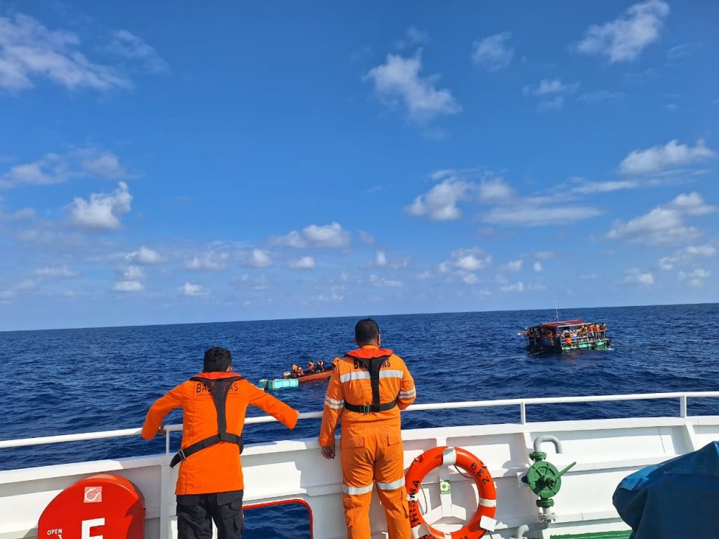 Kapal Nazila 05 Tenggelam, 21 Korban Selamat Dievakuasi 1 WhatsApp Image 2026 03 31 at 10.34.38