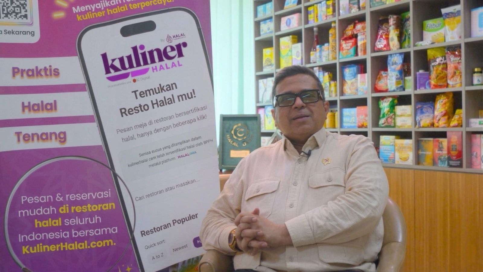 1. Haikal Hassan Baras Kepala Badan Penyelenggara Jaminan Produk Halal saat memberikan penjelasan mengenai Kuliner Halal