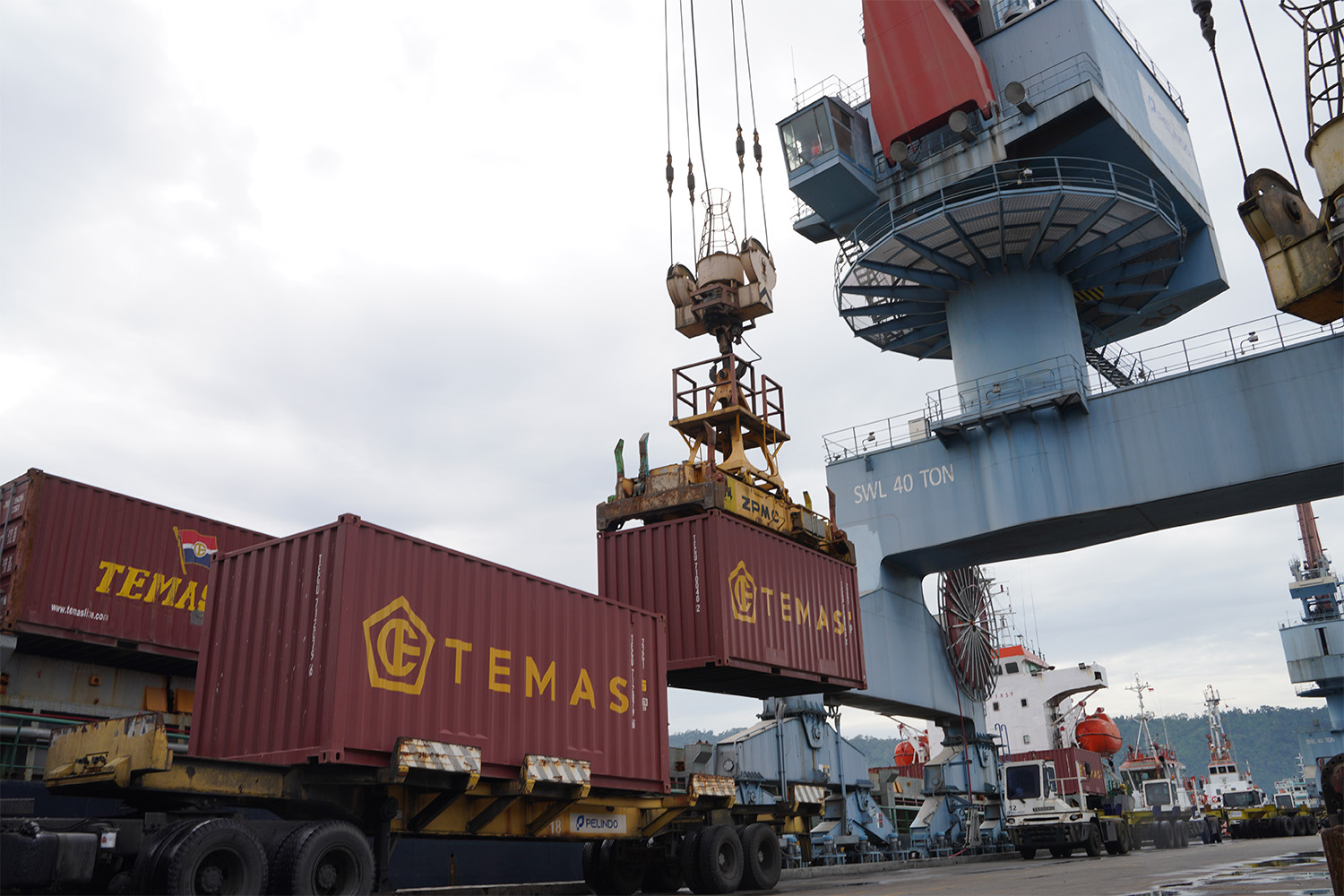 Ilustrasi Kegiatan bongkar muat di IPC TPK Area Teluk Bayur