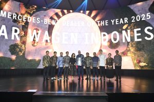 PT Star Wagen Indonesia Balikpapan sebagai Dealer of the Year 2025 bersama dengan jajaran direksi dari DCVI 01