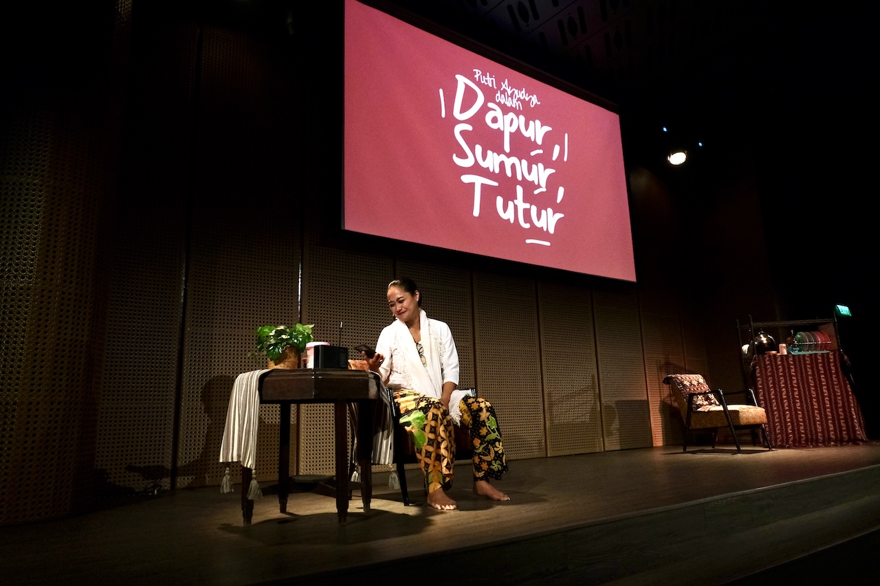 Pementasan Dapur Sumur Tutur oleh Putri Ayudya Foto 1