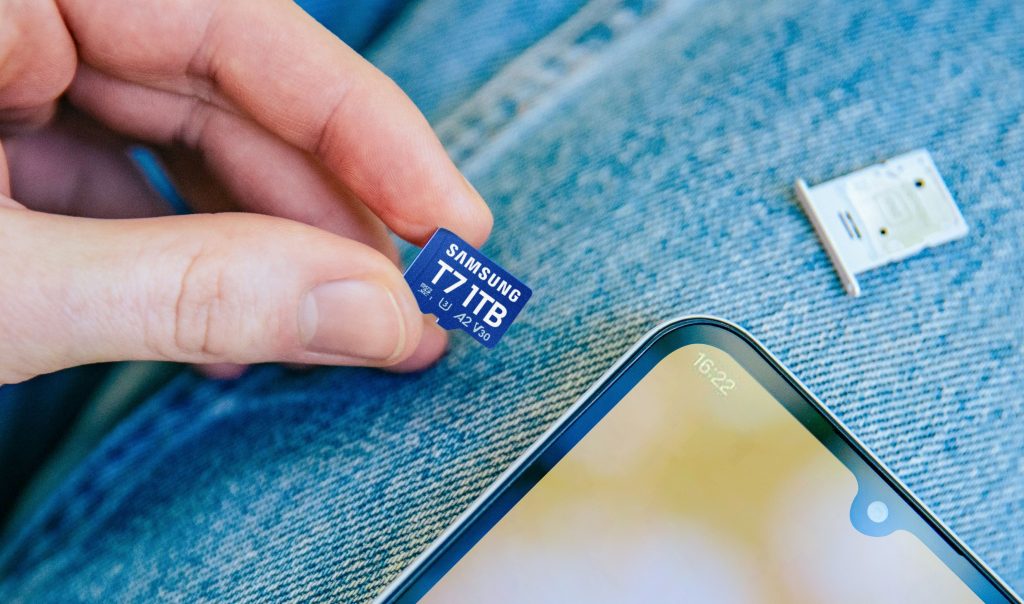 T7 microSD Card Lifestyle 1