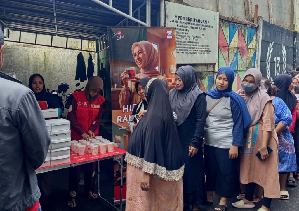 Teh Celup Sosro Hidupkan Ramadan 2026 di 186 Masjid, 60.000 Paket Buka Puasa Tebar Kehangatan 1 THR Jakarta 2