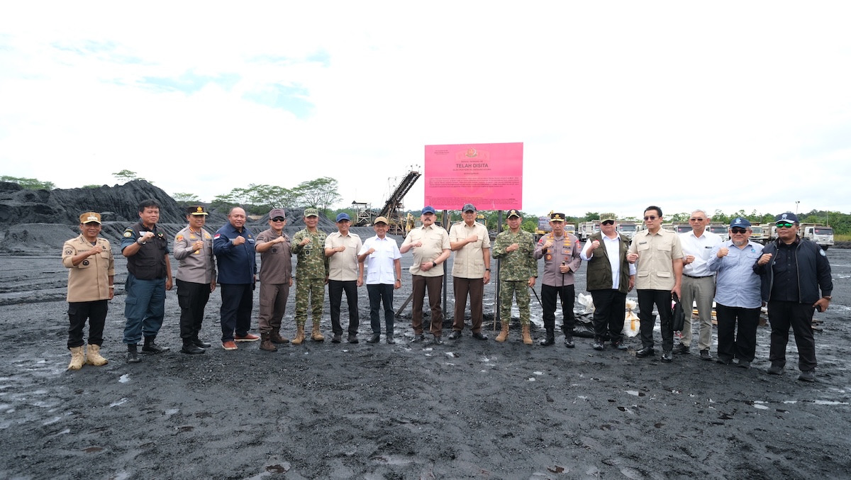 arsip berita menteri esdm tinjau langsung penertiban tambang ilegal di murung raya igu6nhd