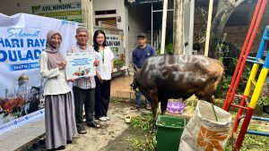 Penyerahan hewan kurban dari IPC TPK kepada Pesantren Attauhid