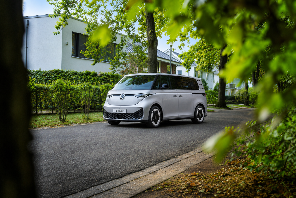 Volkswagen ID. Buzz dalam balutan warna monotone Monosilver