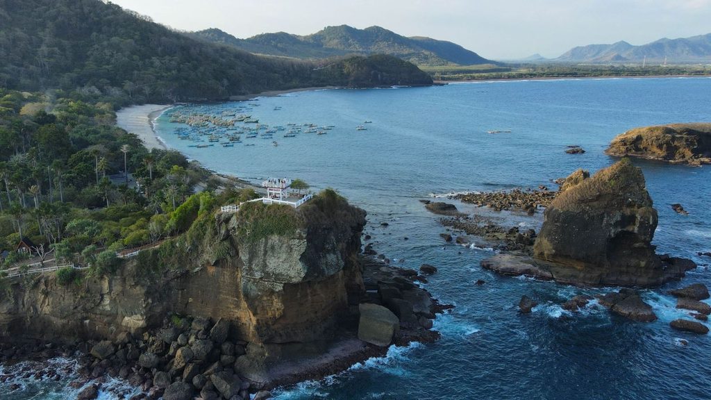 Road Trip Jalur Selatan Jawa, 7 Pantai yang Wajib Disinggahi
