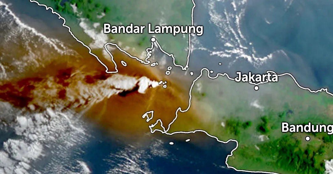 Anak Krakatau Masih Siaga, Erupsi Menerus Disertai Semburan Lava
