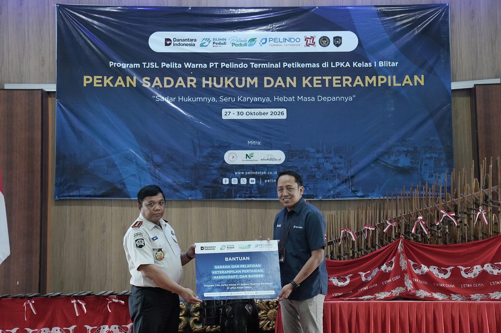 Seremonial Penyerahan bantuan dari PelindoTPK kepada LPKA Blitar.JPG